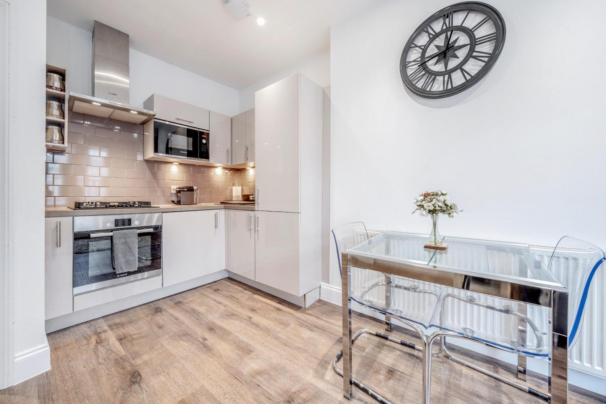 Bright & Modern 2-Bed Notting Hill Apartment Лондон Екстериор снимка