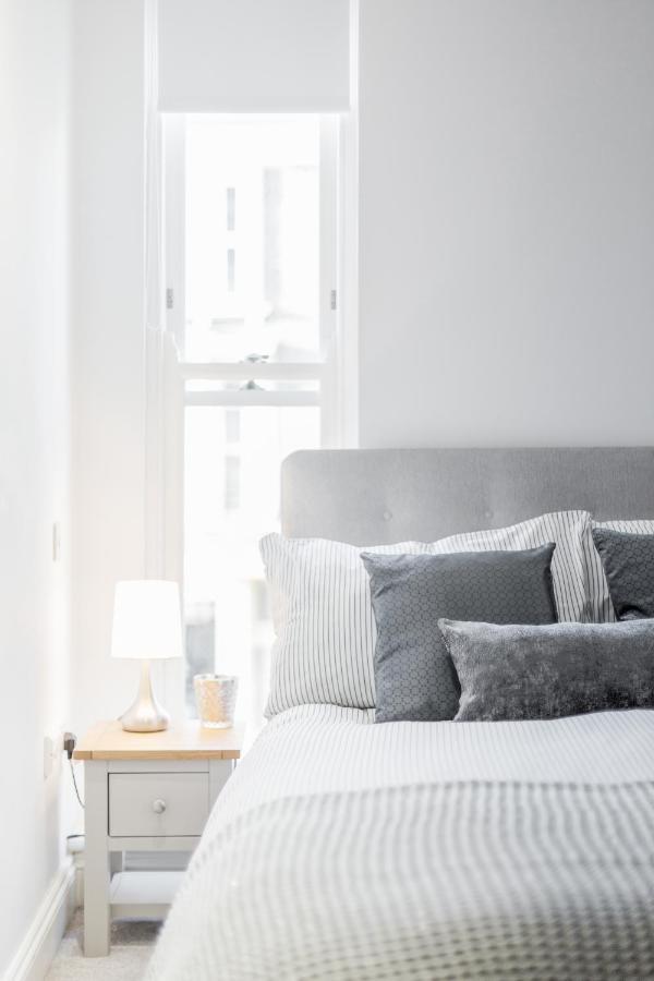 Bright & Modern 2-Bed Notting Hill Apartment Лондон Екстериор снимка