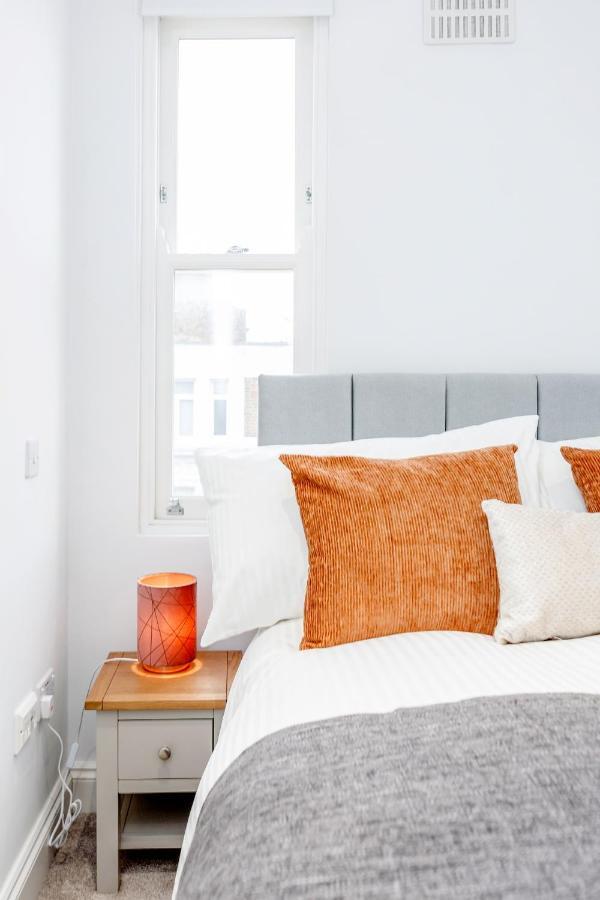 Bright & Modern 2-Bed Notting Hill Apartment Лондон Екстериор снимка